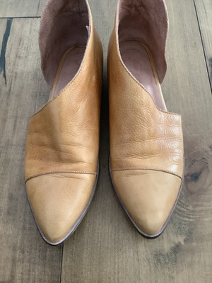 Free People Royale tan Leather Point Toe D'Orsay Flats Women 39EU/8.5M US