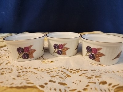 3 ROYAL WORCESTER 1961 EVESHAM RAMEKINS - PORCELAIN ENGLAND -OVEN TO TABLE WARE