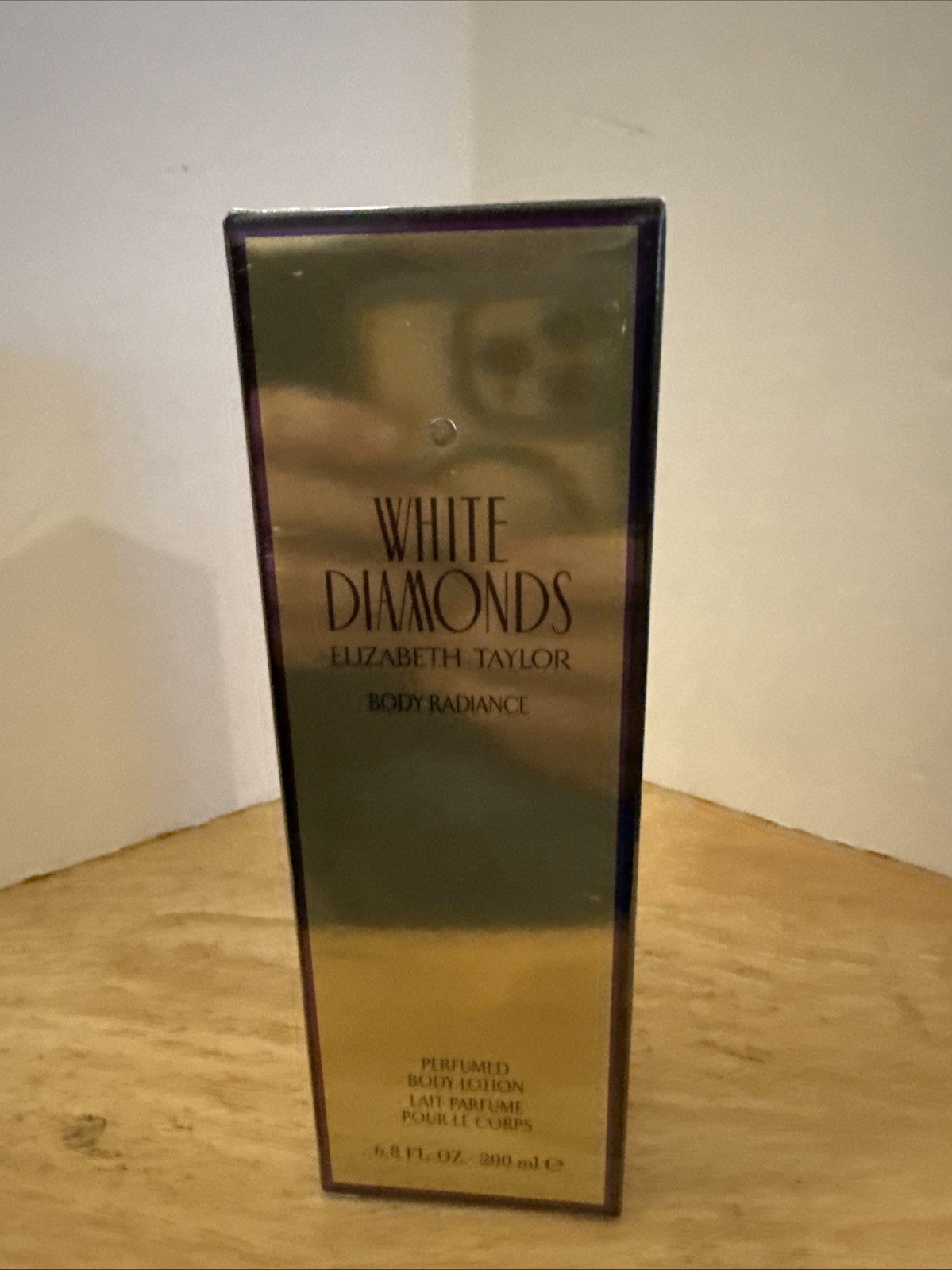 White Diamonds by Elizabeth Taylor, 6.8oz Perfumed Body Lotion women Brand New