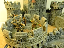 Conte 3 Normans attacking set VIK002  1/32nd figures  (Dec.Listing)