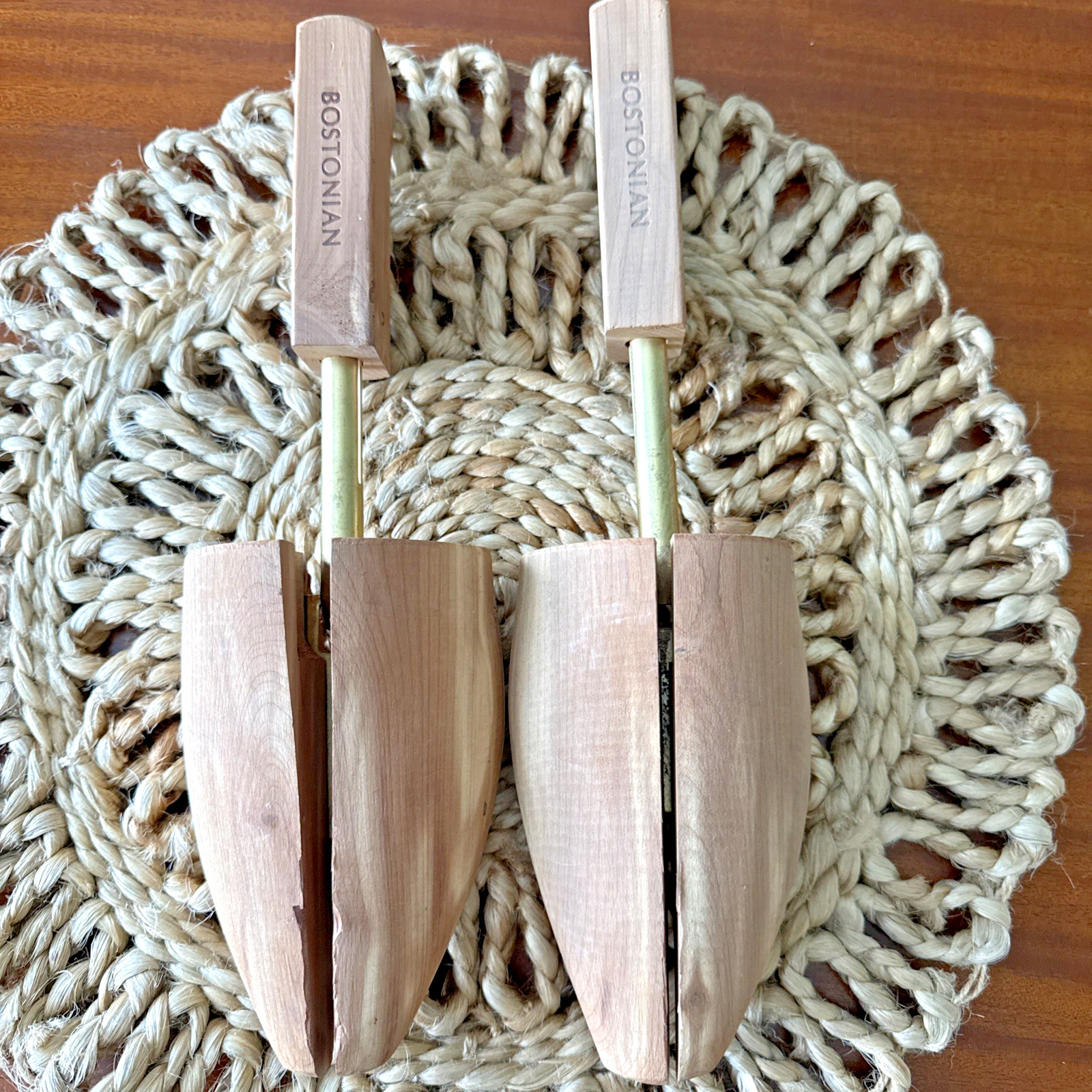 Bostonian Men's Shoe Tree Adjustable Shaper Insert Pair Size Large Cedar Wood