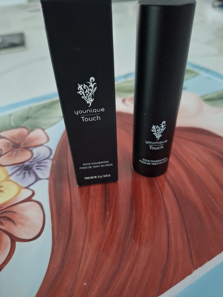 Younique TAFETTA 触摸棒粉底 全新! — 第 3/3 张图片