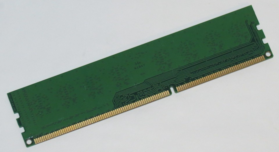 Barrette Mémoire 2Go RAM DDR3 Elpida EBJ20UF8BCF0-DJ-F DIMM PC3-10600U 1Rx8