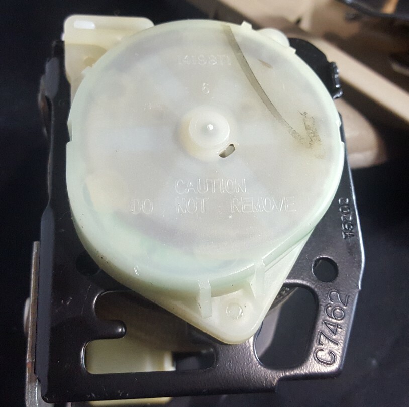 TAN 2ND ROW CENTER ROOF SEAT BELT HONDA PILOT 03 04 05 OEM MIDDLE