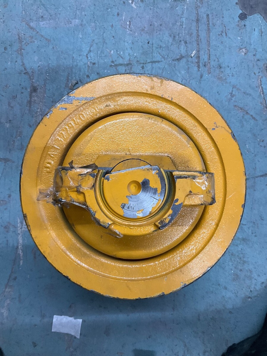 Genuine OEM John Deere Double Flange Bottom Roller AT322778 Fits  