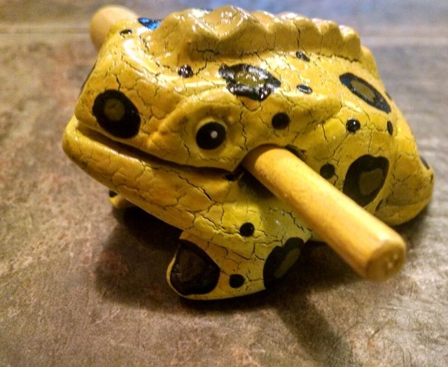 YELLOW WOODEN FROGS MUSICAL INSTRUMENT HANDCRAFT WOOD TOY PERCUSSION