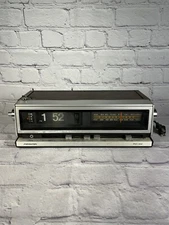 vintage 1980s SOUNDESIGN mid-century modern FLIP am-fm radio alarm CLOCK 3566C 