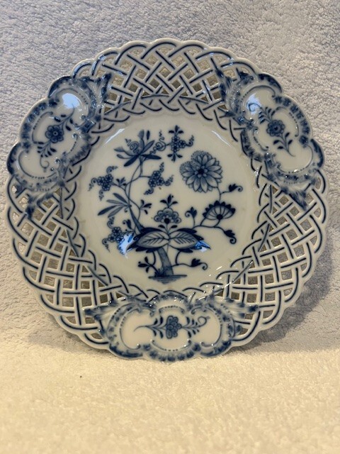 Vintage 1800’s Meissen Blue Onion Pattern Lattice Plate Crossed Swords