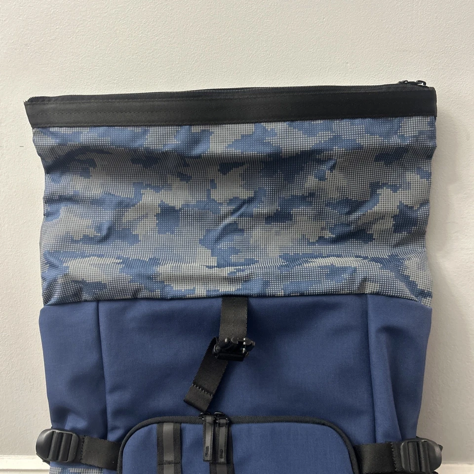 Oakley новый с Ярлыками свернутый рюкзак темно синий серый камуфляж утилита-ноутбук-тактический - Изображение 2 из 4