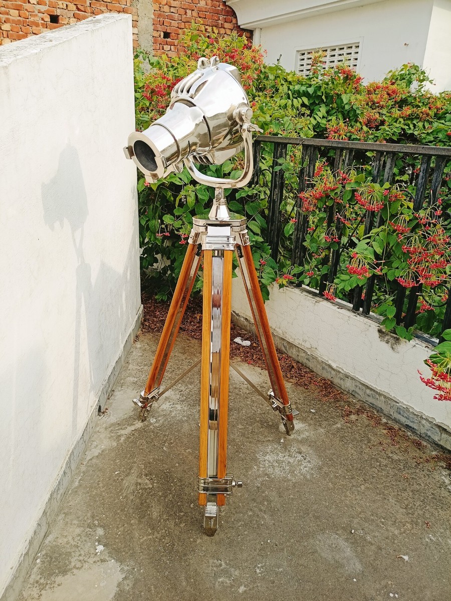 Nautical Replica Hub - Lampada Da Terra A Treppiede Vintage - Stile Industriale Con Riflettore - Cromo/Legno