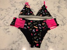 HOLLISTER Bikini Cheeky Bottom M  Top XS , Black Heart Surfboards Palm Tree