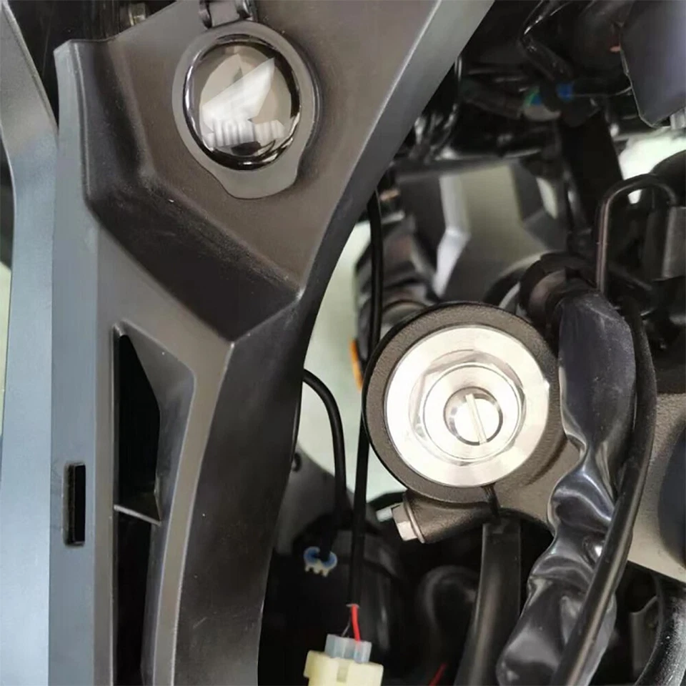 Adaptador de enchufe cargador USB doble con medidor de voltaje para motocicleta Honda Cb500X Foto 4 de 4