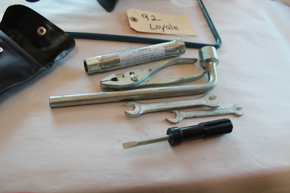 1991 1992 1993 1994 Subaru Loyale Gato de rueda original con herramientas OEM Foto 2 de 4