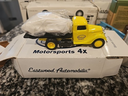 1/43 scale ERTL 1947 Stock# 336500 KB-12 Crouse Cartage W/2nd Car Towed - Picture 2 of 3