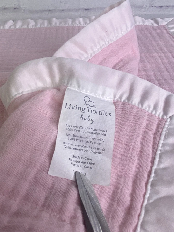 Manta de bebé Living Textiles rosa liso tejida satinado ribete seguridad Lovey 2015 Foto 3 de 4