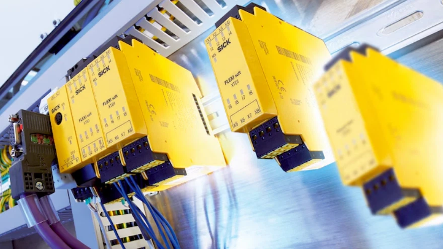 1PCS UE48-30S2D2S1 | UE48-30S2D2S1 SICK Safety Controller New In Box Spot Goods - Image 2 of 3