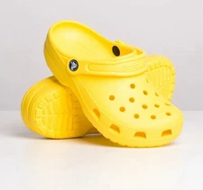 Crocs Classic Clog Roomy Fit Lemon Yellow 10001-7C1 Size 5Y Youth Kids New