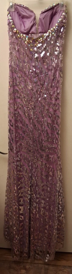 Vestido Tony Bowls Talla 6 Lavanda Le Gala Fuera de los Hombros Secuencia Baile de graduación Noche Foto 4 de 4