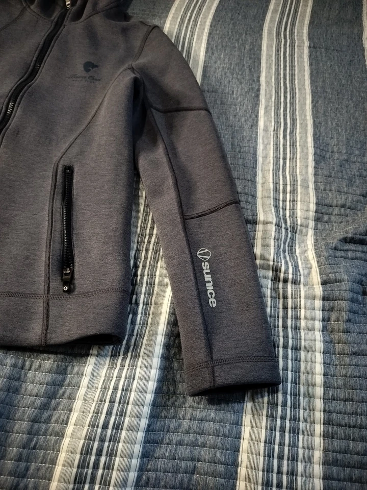 Sunice Jacket Women's Gray "Beaver Creek Golf Club." Size M. - Image 2 of 4