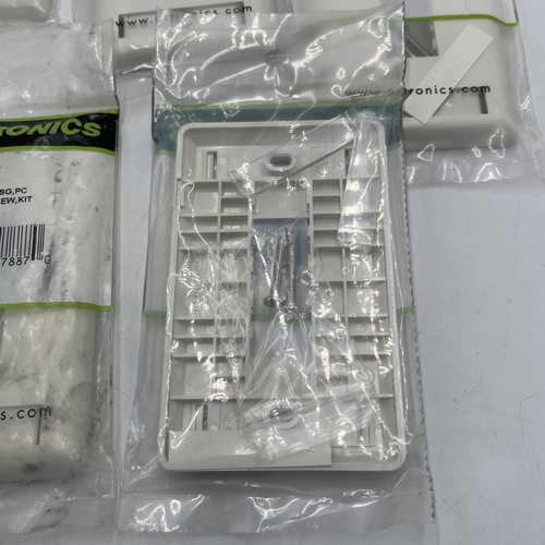 5 Ortronics OR-40300548 2 Hole Single Gang Face Plate TracJack Fog White - Afbeelding 3 van 3