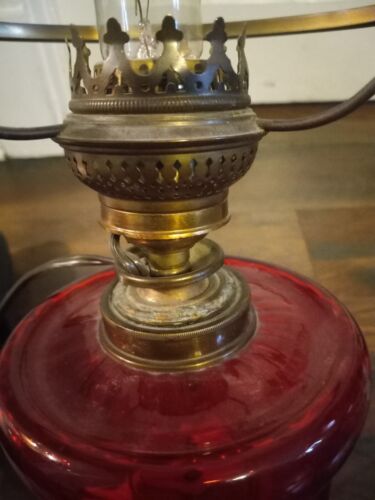 Vintage electrified antique brass oil lamp light frosted kerosene glass chimney - Picture 13 of 20