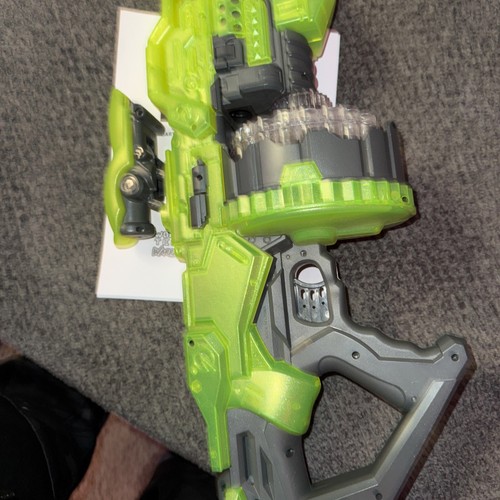 World Tech Warrior Semiautomático Prime Dart Blaster Verde Brilla en la Oscuridad Juguete - Imagen 7 de 9