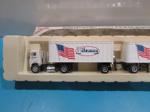 HO Scale Con-Cor Tractor + 27' Twin Trailer Rite Way Truck Lot#1758 - Picture 6 of 6