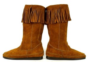 minnetonka moccasin boots