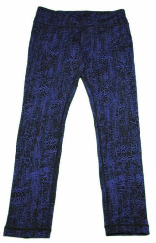 Kirkland Signature Ladies Active Crop Tight - Picture 20 of 35
