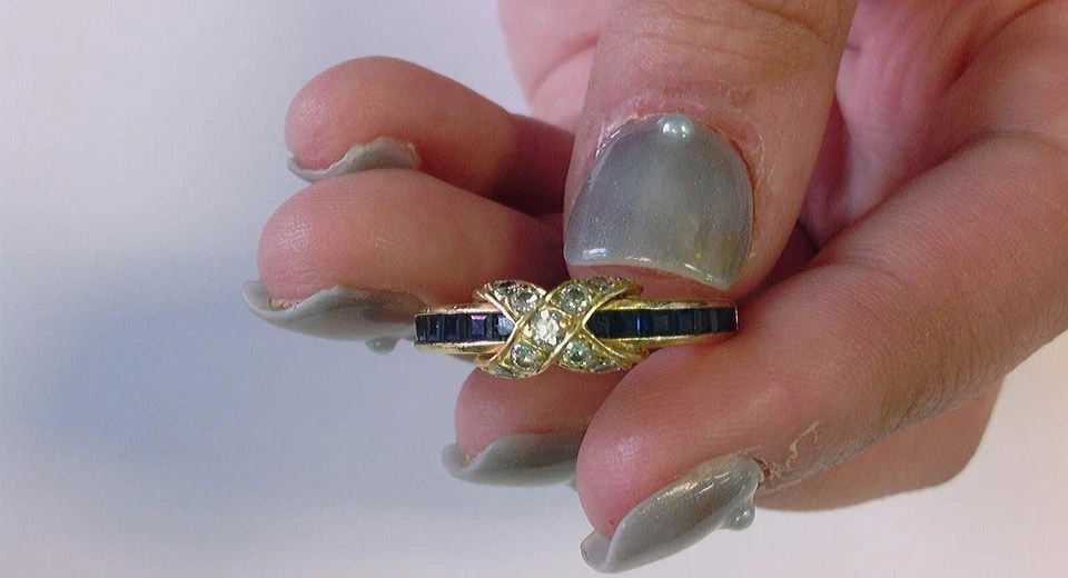 Vintage 1980s Tiffany& Co Signature X Diamond & Sapphire 18k Gold Ring Size 6 US - Image 2 of 4