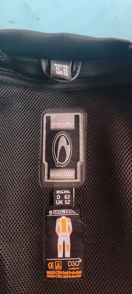 Mono de moto Richa negro, talla 52. Usado muy poco, con rodilleras incluidas. - Imagen 2 de 4