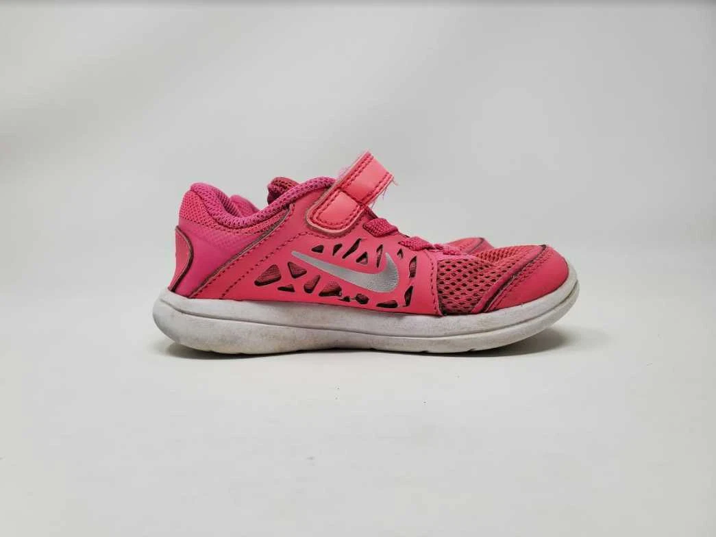 Hot pink clearance nikes