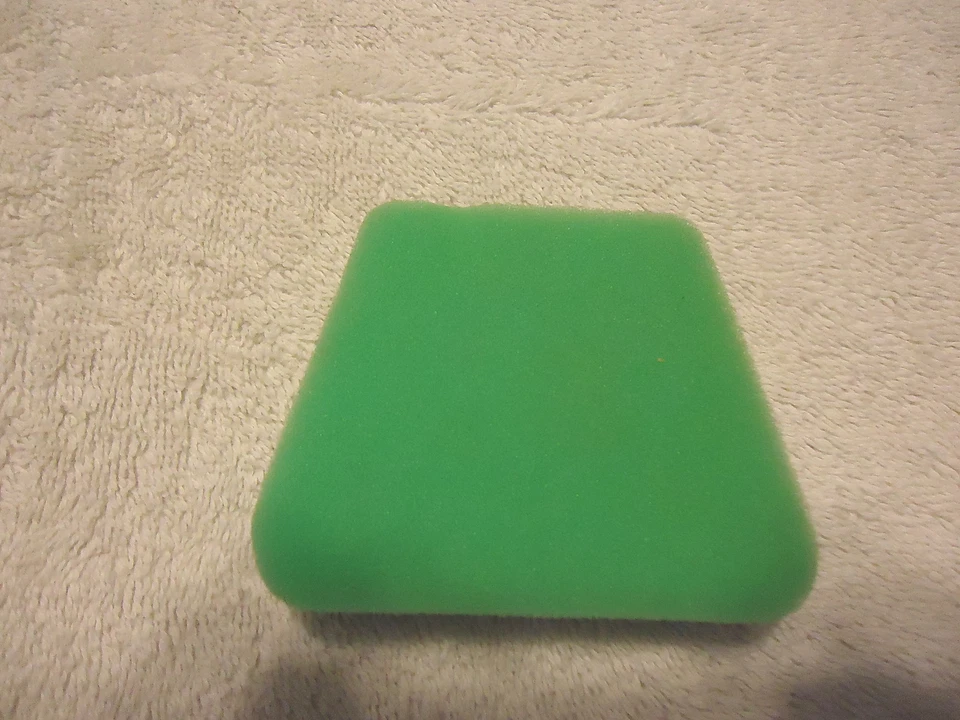 Lote Mixto De 6 Bujías De Motor Pequeño "NOS" Y (1) Filtro De Aire De 2 Ciclos Foto 2 de 4