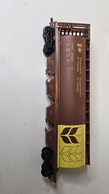 Model Power HO scale 51' cylindrical hopper car Canadian Wheat Board scheme.