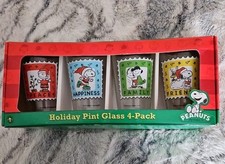 Peanuts 2012 Christmas 4 Pack Pint Glass Set Snoopy Charlie Brown Made In USA