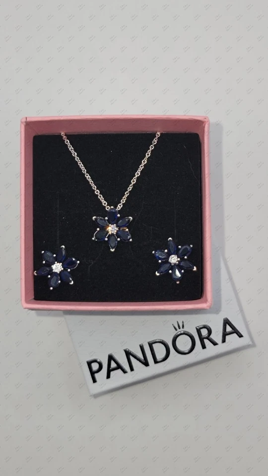 Auténtico conjunto de regalo de collar y pendientes PANDORA con racimo de herbario azul brillante Foto 3 de 4