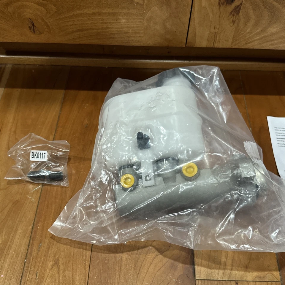 Cilindro maestro de freno trasero 18M391486 AC Delco para Chevy Chevrolet Tahoe Yukon XL Foto 2 de 4