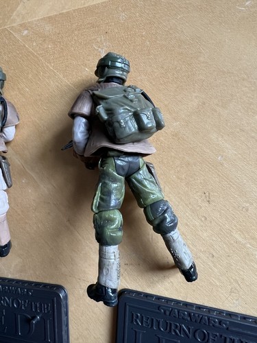 Star Wars Endor Rebel Trooper Action Figure Saga Collection Hasbro 2006 - Picture 5 of 5