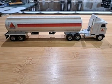 ERTL MACK TruckTRACTOR & TANKER TRAILER REPRESENTING CITGO PETROLEUM 1-64 Toy