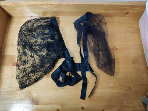 2 Stück Vintage Haube schwarz Netz Spitze mit schwarzem Band 50er Jahre
