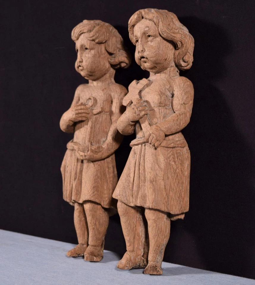 Par de pilares de acabamento de figuras francesas antigas de madeira de carvalho maciço altamente esculpidas 12" - Imagem 3 de 4