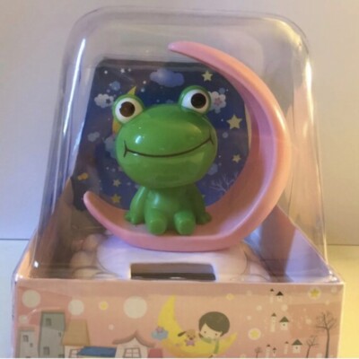 Solar Dancing Green Frog on moon  Bobble Toy Solar Powered