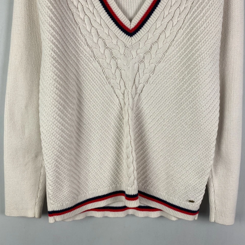 Suéter Tenis Tommy Hilfiger Tejido con Cable Cuello en V Talla XL Rojo Marfil y Azul Foto 3 de 4