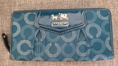 COACH Rare Op Art Vintage Zip Around Wallet Blue in BEAUTIFUL CONDITION