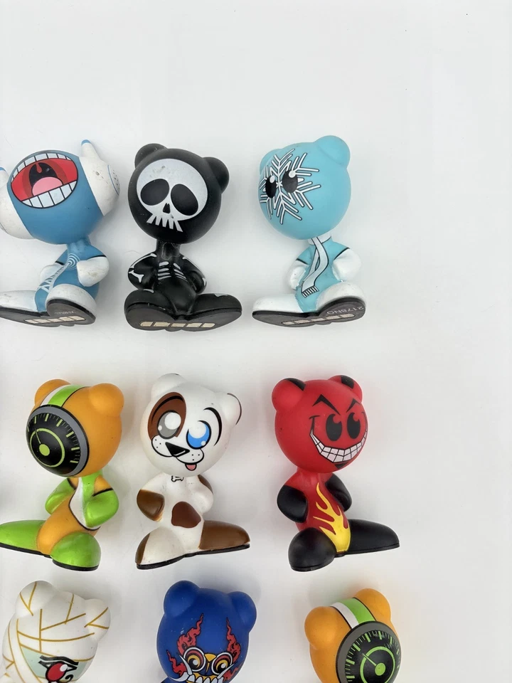 Lote de figuras UB Funkeys juguetes interactivos Radica juego virtual a la vida 19 piezas Foto 3 de 4