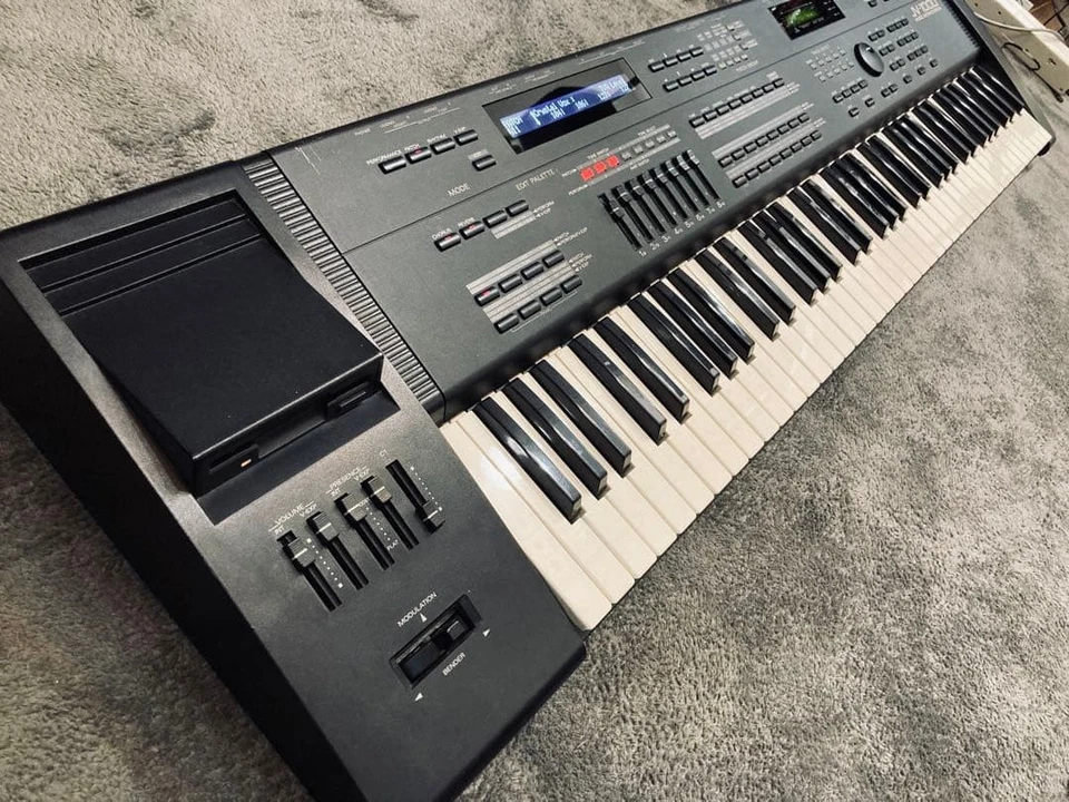 Roland JV‑1000 76-Note Workstation Synthesizer MIDI Compatible from Japan - Image 3 of 4