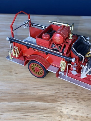 1921 AMERICAN LaFRANCE FIRE PUMPER ENGINE TRUCK # 7 MILWAUKEE F.D - Picture 6 of 9