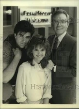 Press Photo An actress and two actors pose in a scene. - sap42632