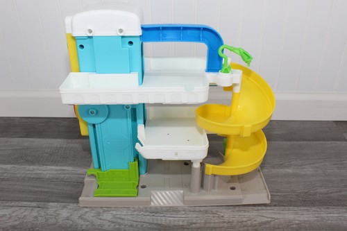 Fisher Price Little People Helpful Neighbors GARAGE RAMP PLAYSET 5 Wheelies Cars - Picture 12 of 18