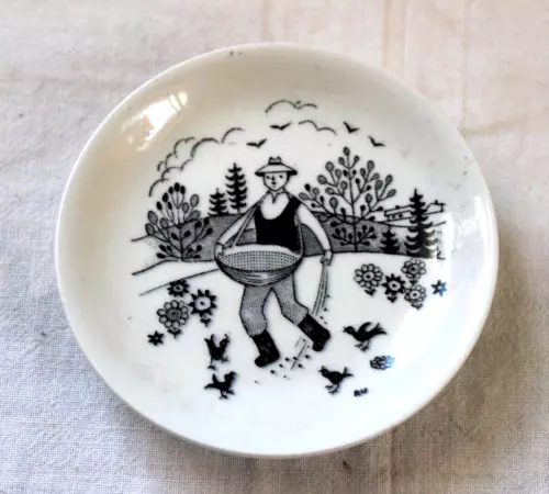 Rare MCM miniature Vintage Arabia Finland Tiny Plate farmer wall plaque
